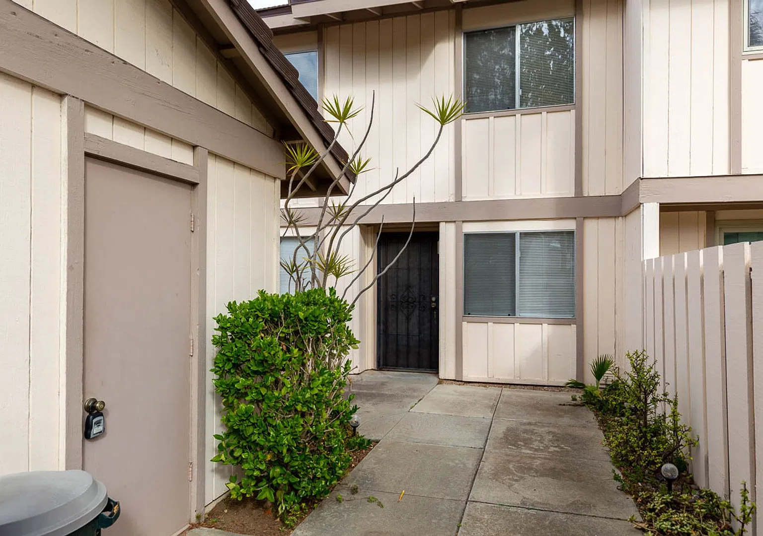 3 Bed, 2 Bth, Townhome In Rancho Bernardo — Photo 2