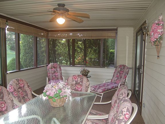 3rd image of 675 Cardinal Dr