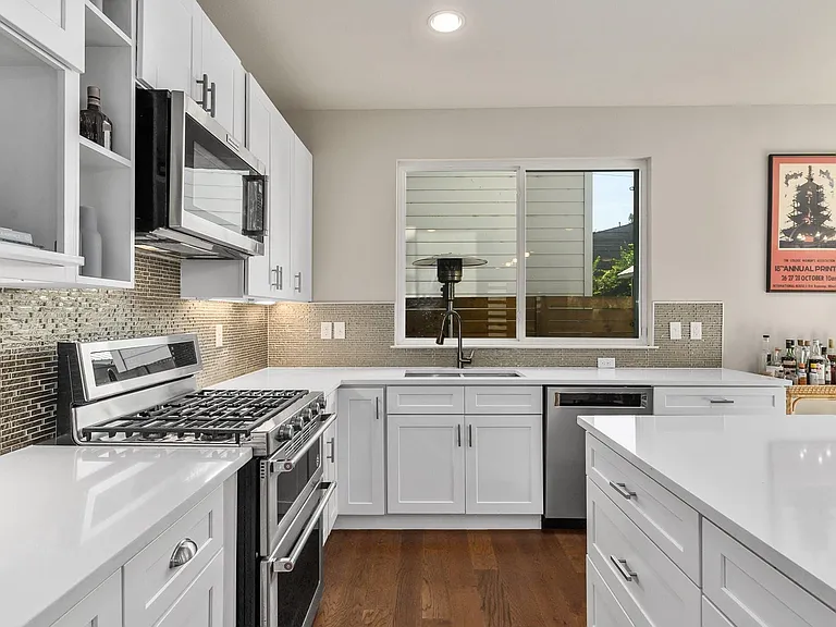 1807 Haskell St #A — Photo 8