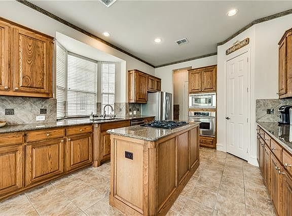 3rd image of 1104 Woodcliff Dr