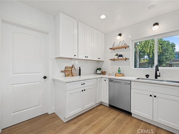 4th image of 5961 E Walton St