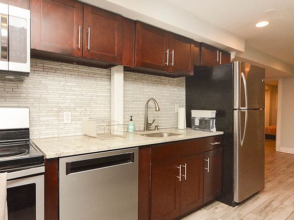 4th image of 1252 N Greenview Ave #G