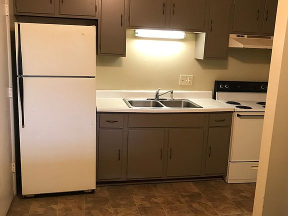 3rd image of 423 Janette Ave SW #3