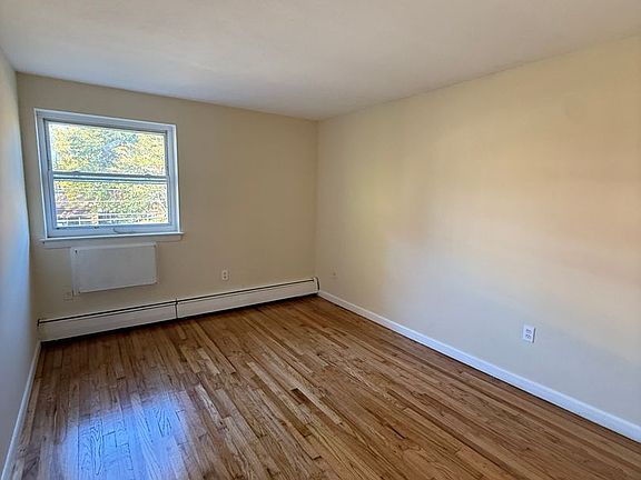 5th image of 105 Preston St