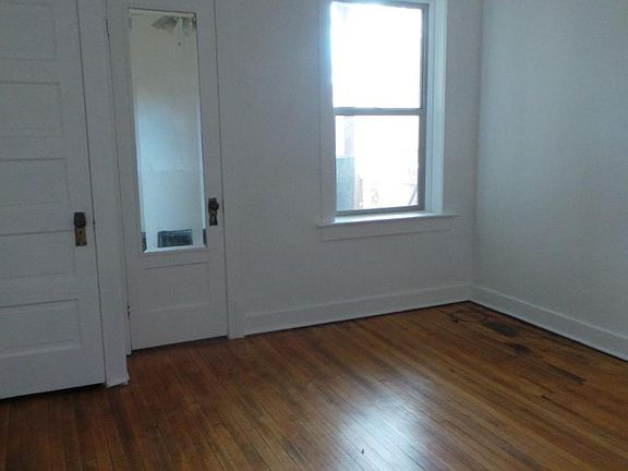 2nd image of 101 N Logan St APT 1