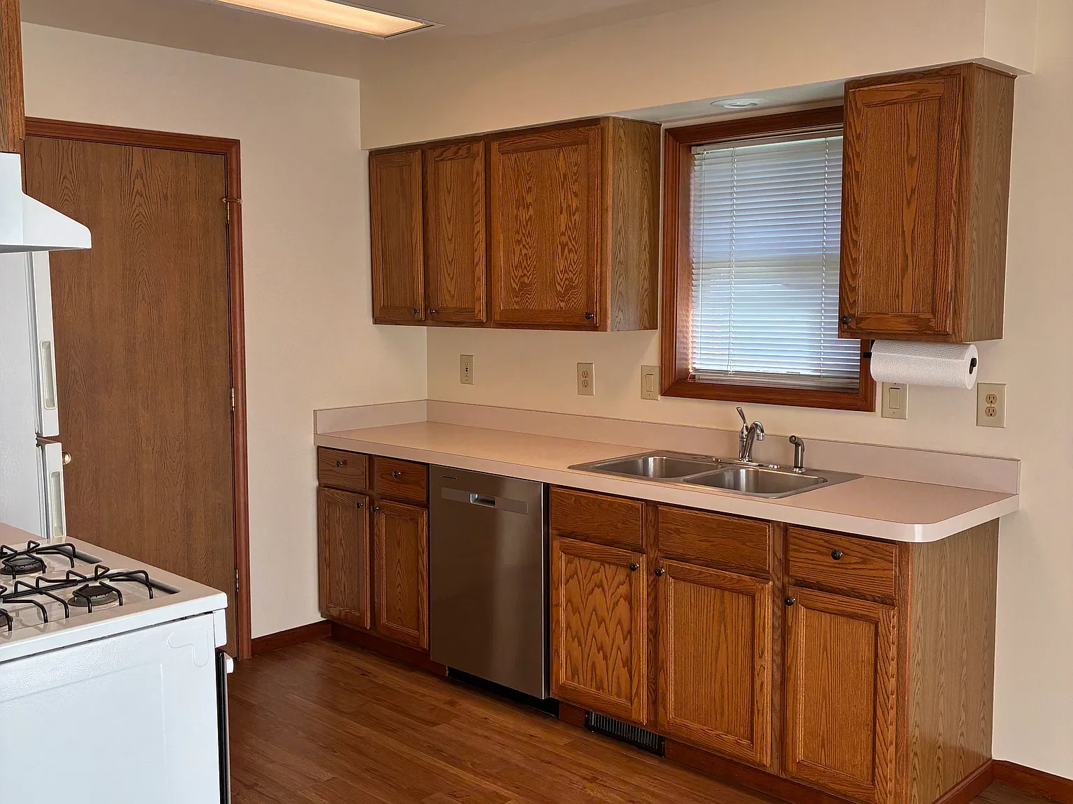 3 bed, 1200 sqft, $1,800 — Photo 4