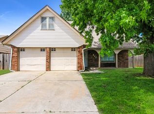 317 Chickasaw Ln, Yukon, OK 73099