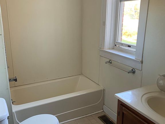 2nd image of 1501 Morgantown Ave #26
