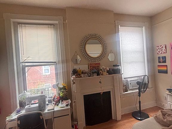 5th image of 1601 W Cary St APT 3