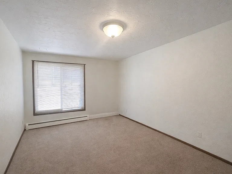 1327 7th St SE — Photo 4