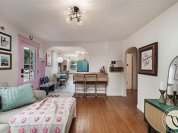 5th image of 1011 4th St W