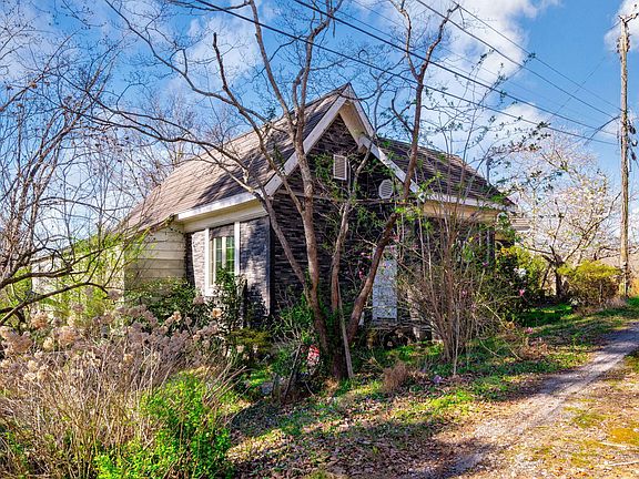 4th image of 1303 Springview Dr