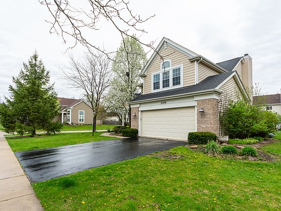 3rd image of 1304 Royal Oak Ln