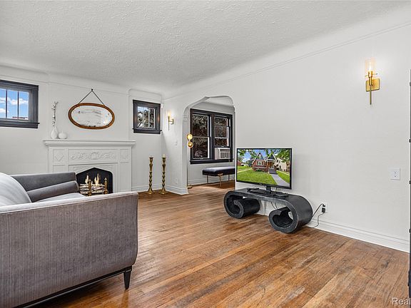 4th image of 11351 Mettetal St