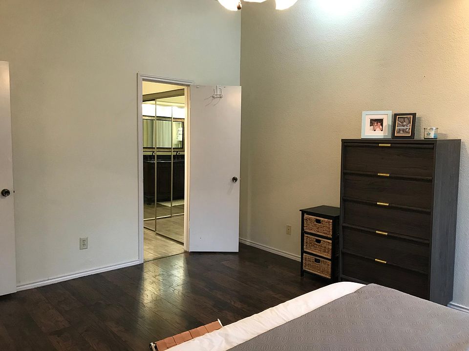 1st image of 3101 Townbluff Dr APT 923