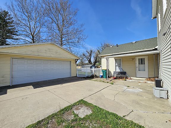 4th image of 1009 E Livingston St