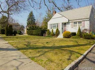 2859 Eaton Rd W, Wantagh, NY 11793