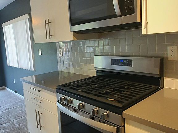 3rd image of 4254 Mesa Vista Way Unit 7