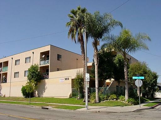 1st image of 955 E Hyde Park Blvd APT 16