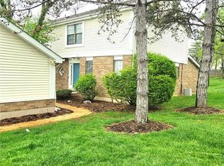 2049 Kentmore Ln, Chesterfield, MO 63017