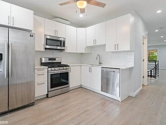 3rd image of 867 N Richmond St #1