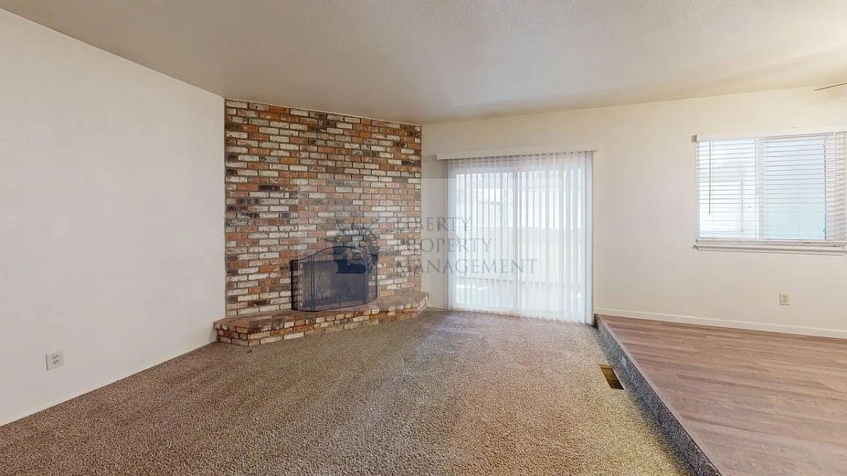 3 bed, 1409 sqft, $2,295 — Photo 2