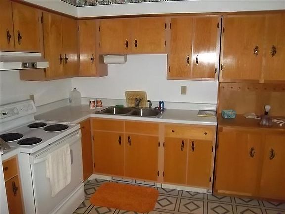3rd image of 521 E Center St