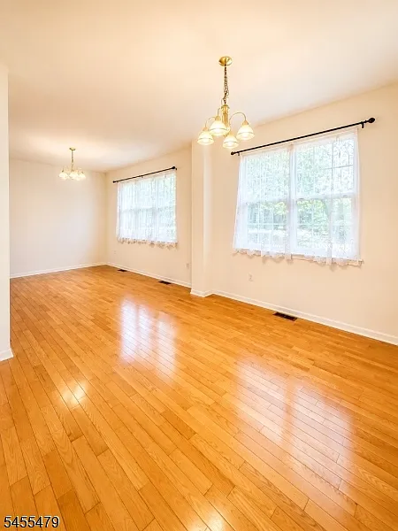 4 bed, 2.5 bath, 2428 sqft, $5,400 — Photo 3