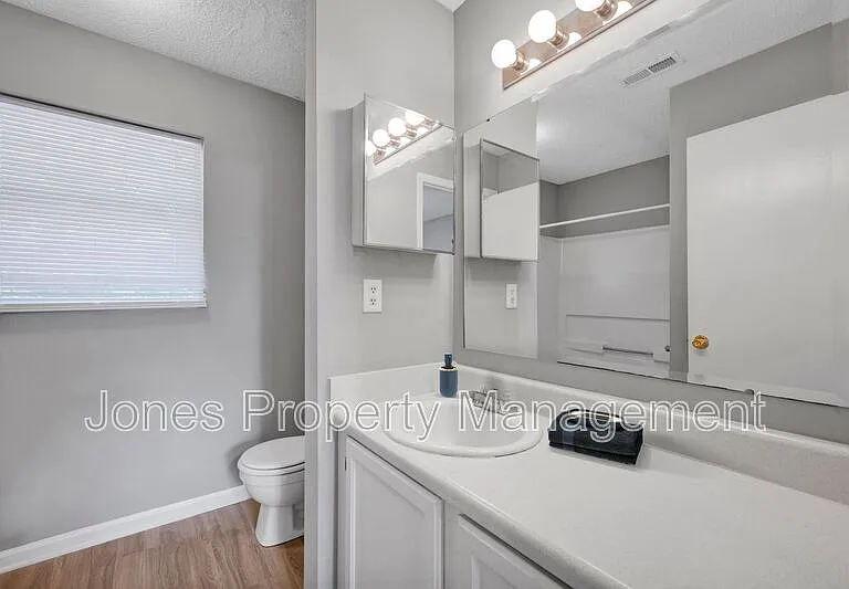 307 Country Club Dr NE — Photo 12