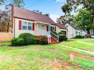461 N Fulton Ave, Lindenhurst, NY 11757