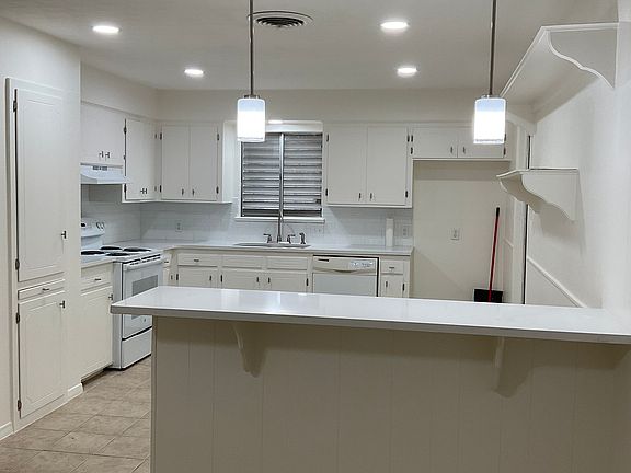 Kitchen/bar