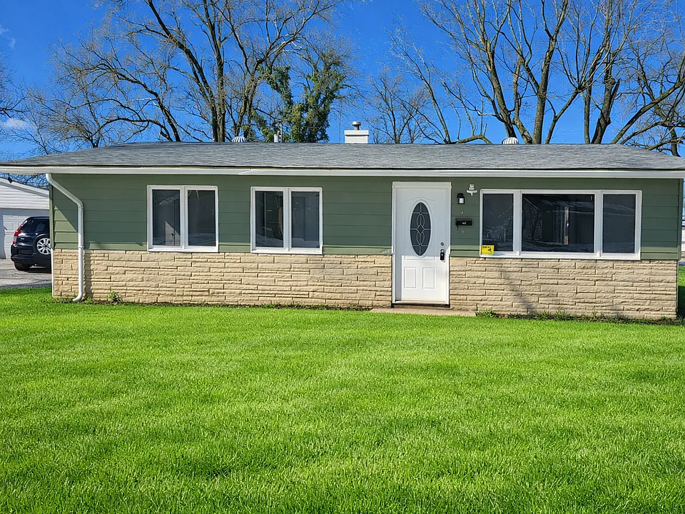 14 W Adams Dr