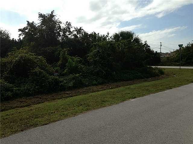 1st image of 886 SW Hamberland Ave