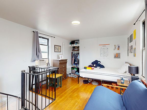 5th image of 165 Mulberry St APT 15