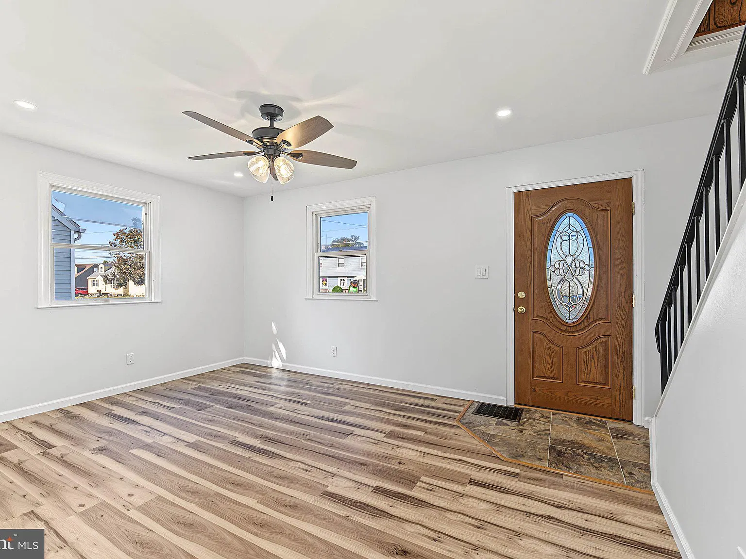 4 bed, 1.0 bath, 1322 sqft, $2,900 — Photo 3