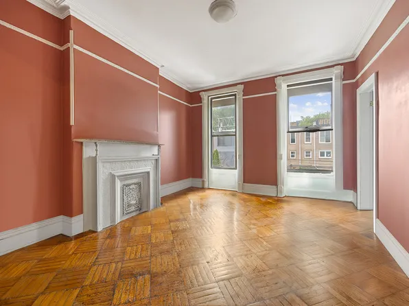 621 Putnam Avenue image 10 of 17