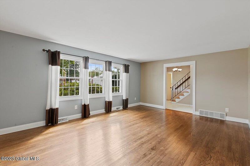 4th image of 16 Marco Polo Drive