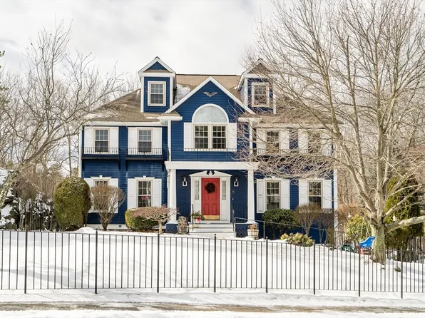 15 Mauriello Dr, Stoneham, MA 02180