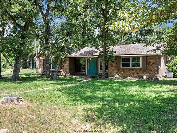 3rd image of 30 Gloccomora Ln