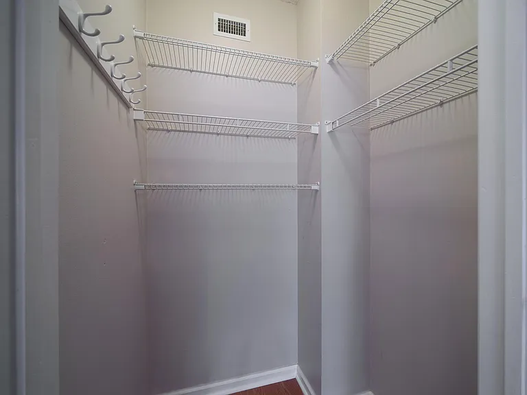 6101 Myrtlewood Cir W — Photo 17