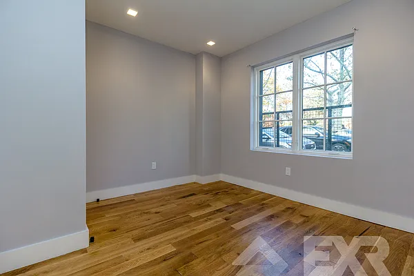 Rented by EXR | media 2