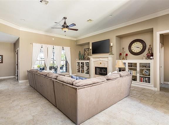 3rd image of 215 Colonial Estates Dr