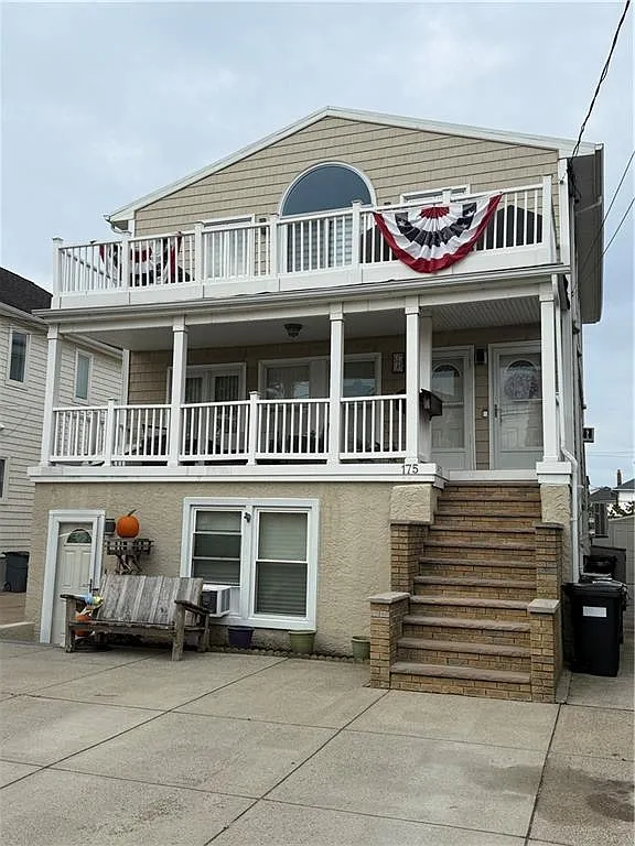 2 bed, 1.0 bath, 900 sqft, $3,600 — Photo 1