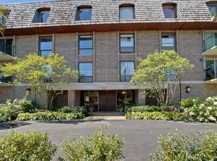 134 Green Bay Rd APT 101, Winnetka, IL 60093