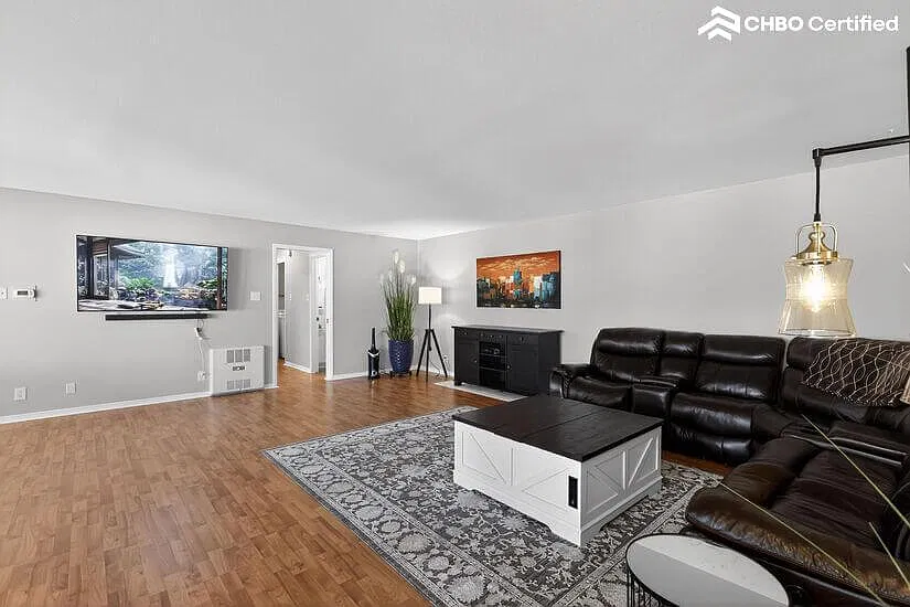 Furnished Townhouse in Central Denver — Photo 1