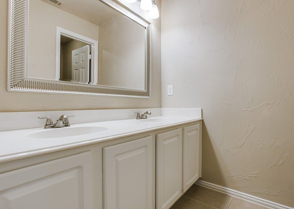 1st image of 5113 Teddington Park Dr