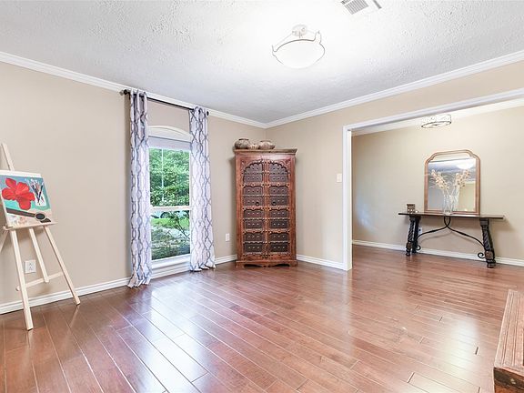 5th image of 2402 Villa Creek Dr