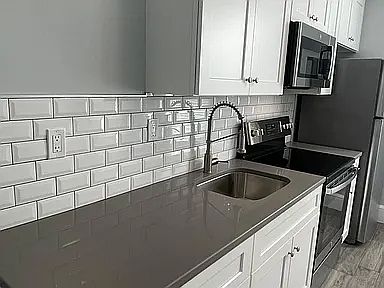 2nd image of 333 Humphrey St #2