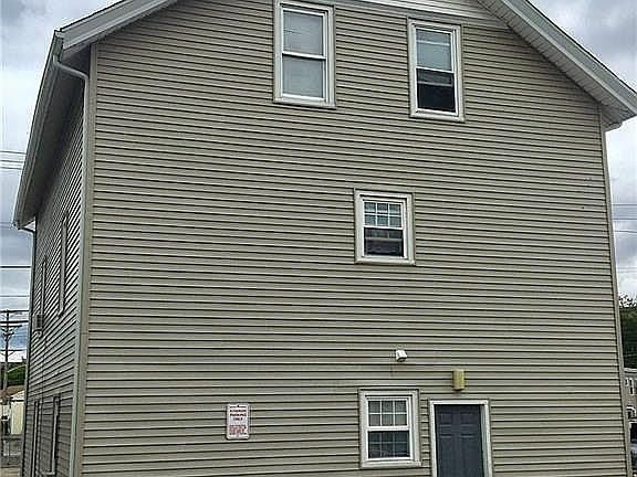 2nd image of 838 Lonsdale Ave