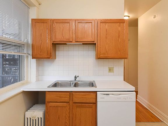 2nd image of 2006 W Grace St Unit 3